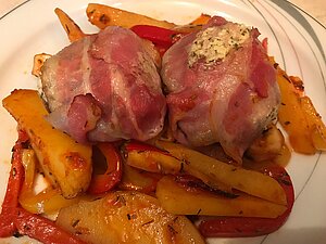 Champignons gefüllt im Baconmantel mit Kartoffeln und mediterranem Gemüse aus der Ofenhexe von Pampered Chef®