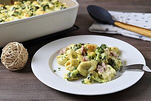 Brokkoli-Tortellini-Auflauf in der Ofenhexe