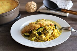 Spätzle-Curry-Auflauf mit Putenfleisch und Zucchini