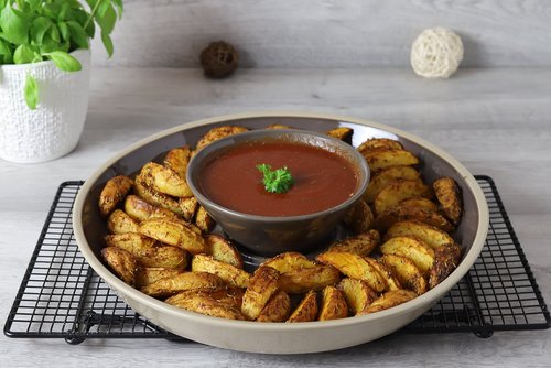 Kartoffelwedges mit BBQ-Sauce im Snack & Dip Set von Pampered Chef®