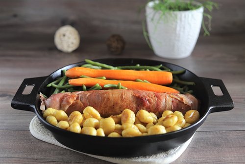Schweinefilet-Gnocchi-Pfanne mit Gemüse aus der gusseisernen Pfanne von Pampered Chef®