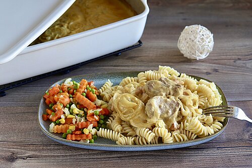 Zwiebel-Medaillons in Curry-Rahmsoße im Grundset