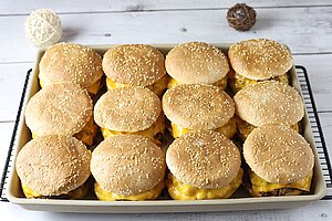 Burger-Platte auf dem Ofenzauberer von Pampered Chef®