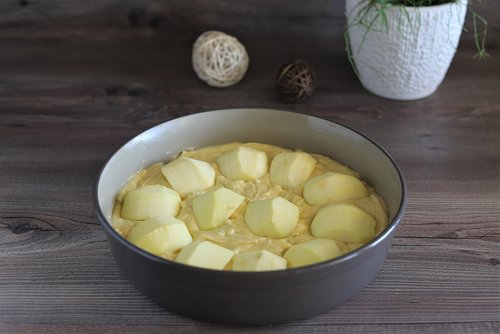Apfel-Walnuss-Kuchen in der Stoneware rund von Pampered Chef®
