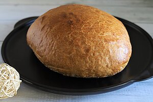 Genetztes Brot mit Ruchmehl vom Rockcrok® Grillstein von Pampered Chef®