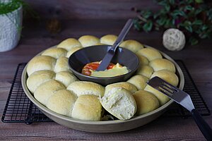 Brötchenblume mit Ofen-Camembert im Snack & Dip Set von Pampered Chef®