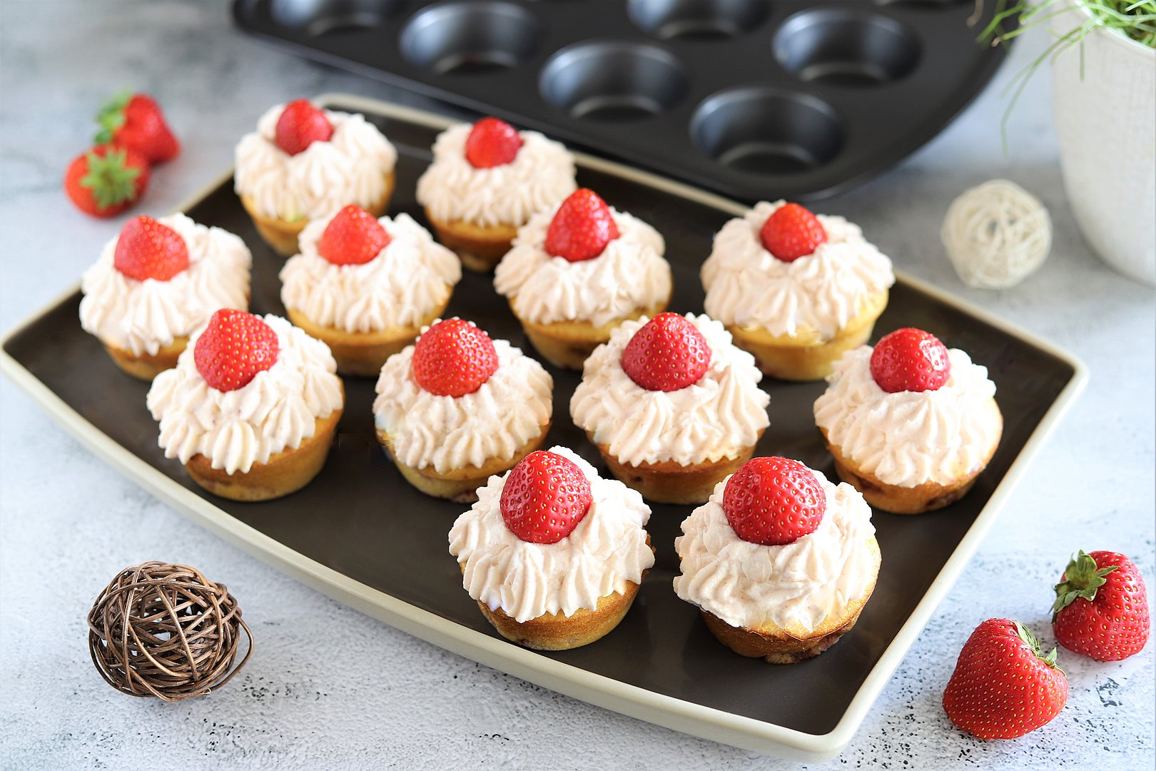 Erdbeer Cupcakes in der Muffinform von Pampered Chef