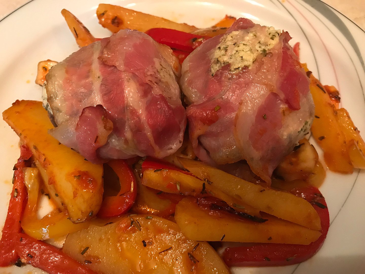 Champignons gefüllt im Baconmantel mit Kartoffeln und mediterranem Gemüse aus der Ofenhexe von Pampered Chef®