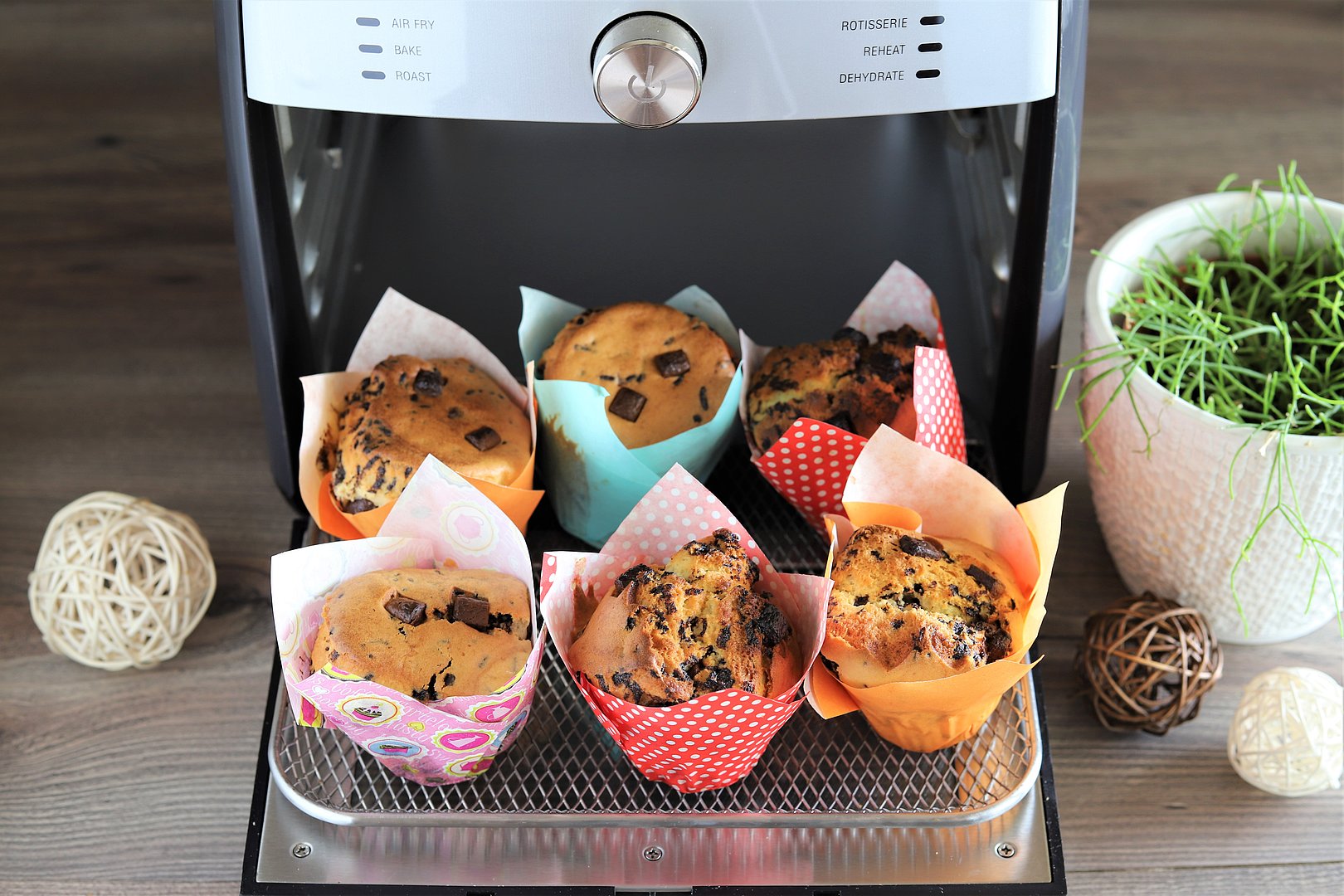 Muffins mit Schokostückchen im Deluxe Air Fryer von Pampered Chef®